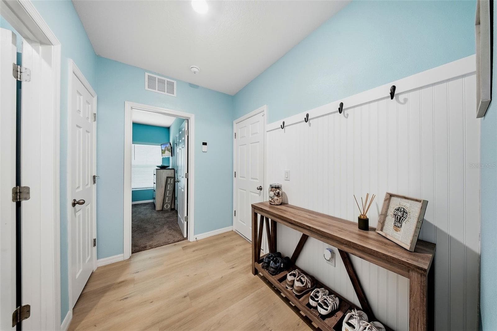 12953 Camarillo Pl photo 4