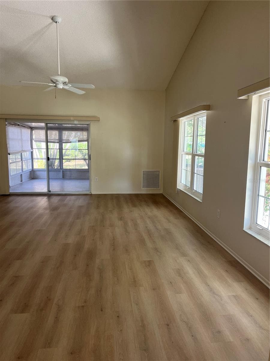 2387 Bentley Drive photo 3