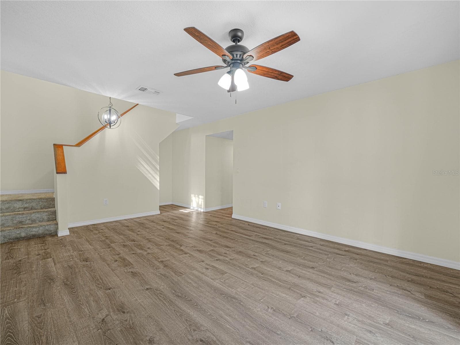 3573 Raintree Cir photo 4