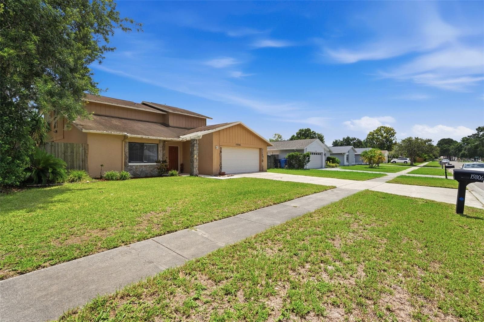 15806 Pennington Rd photo 2
