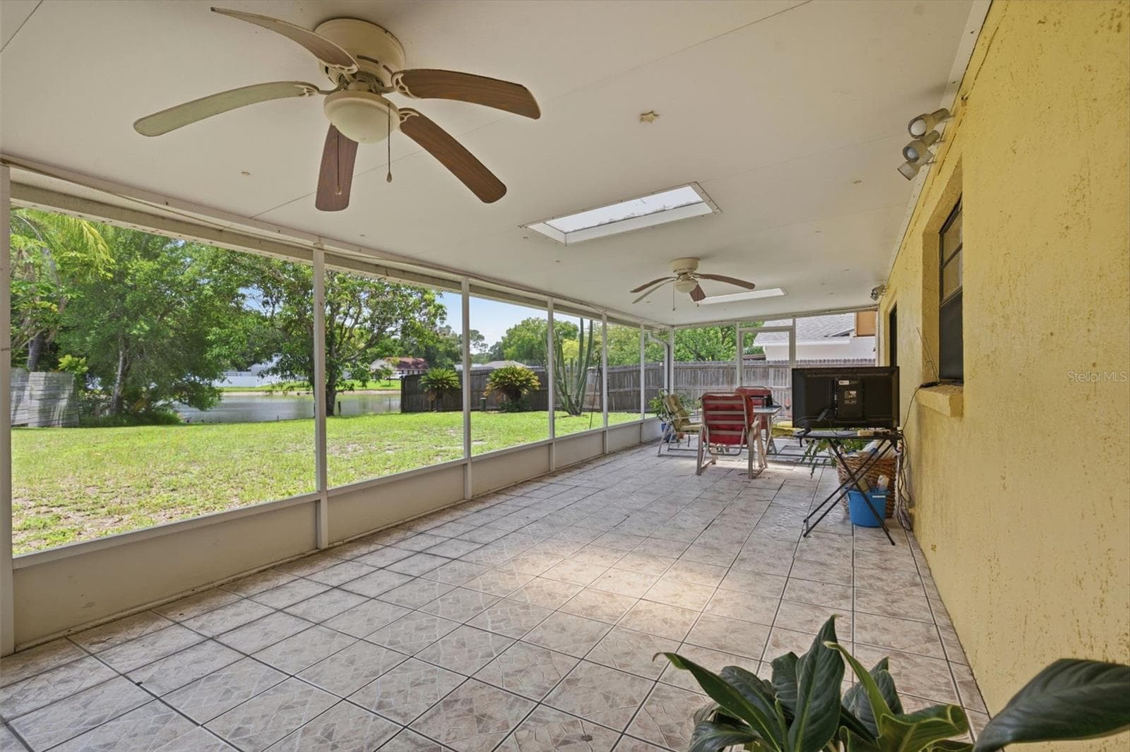 15806 Pennington Rd photo 3