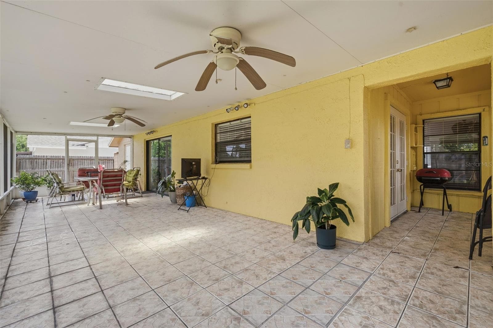 15806 Pennington Rd photo 4