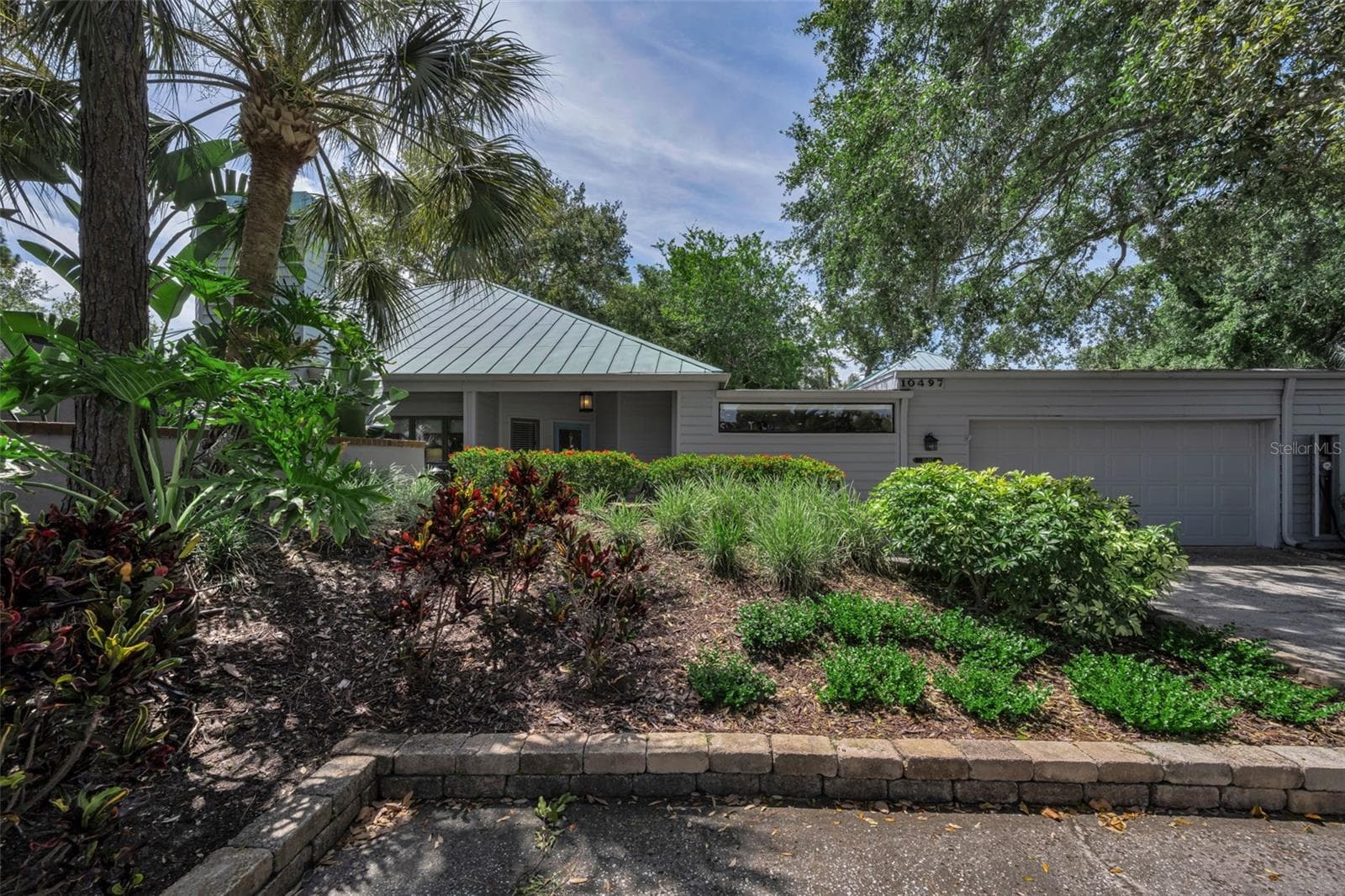 10497 Longwood Dr photo 3