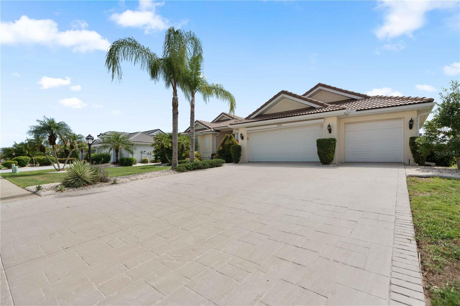 2122 Platinum Dr photo 3