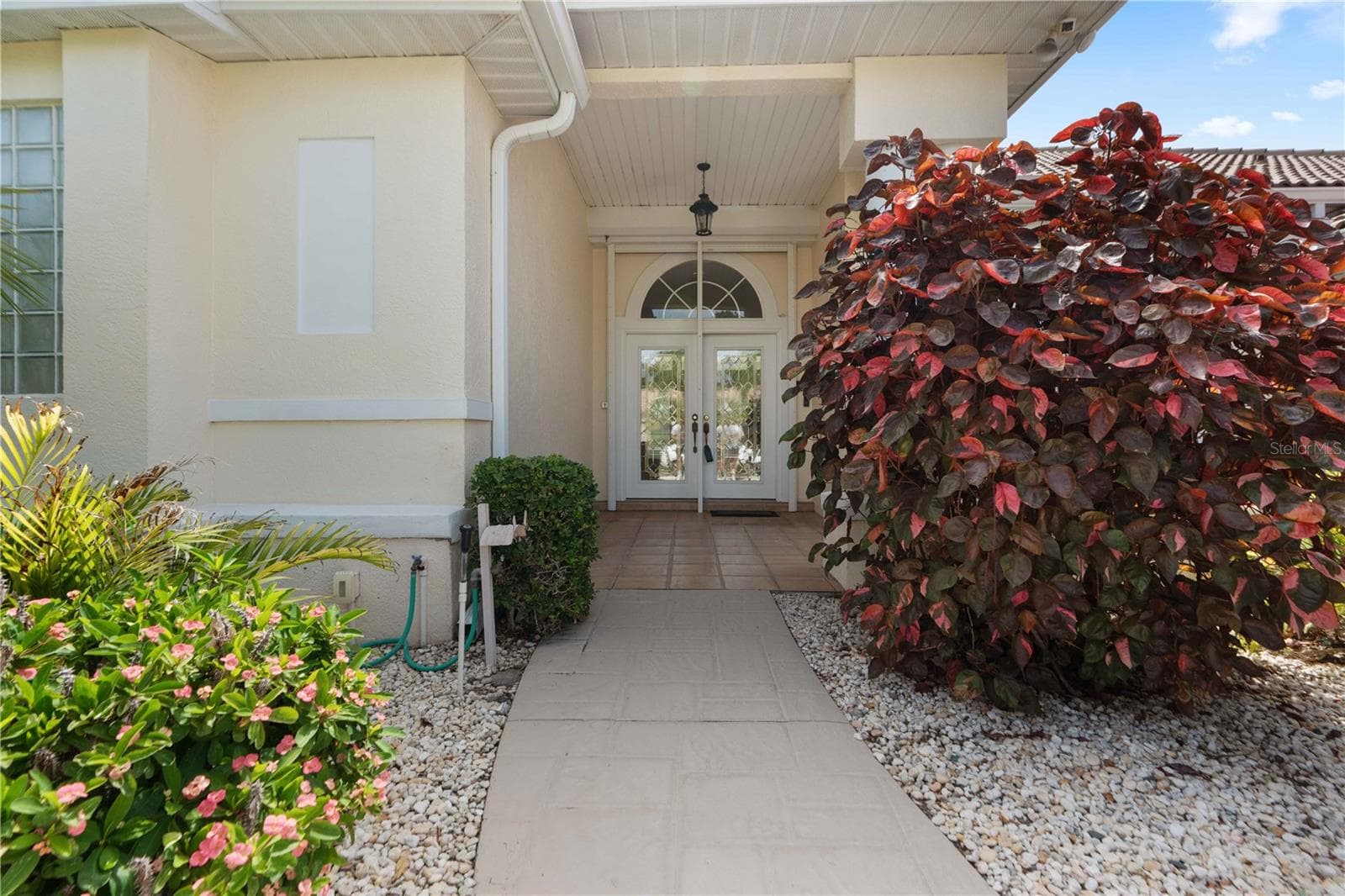 2122 Platinum Dr photo 4