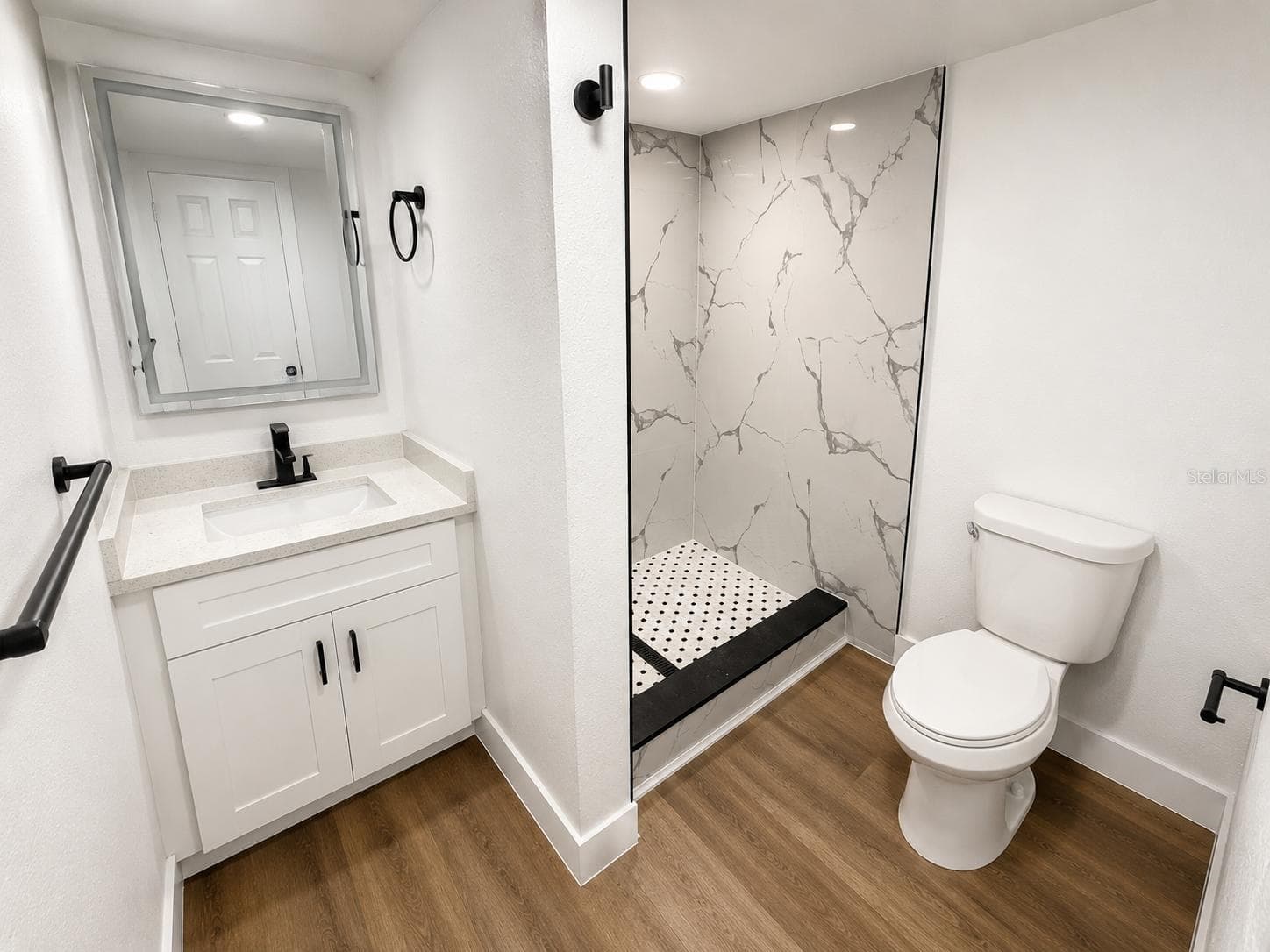 7211 James St photo 4