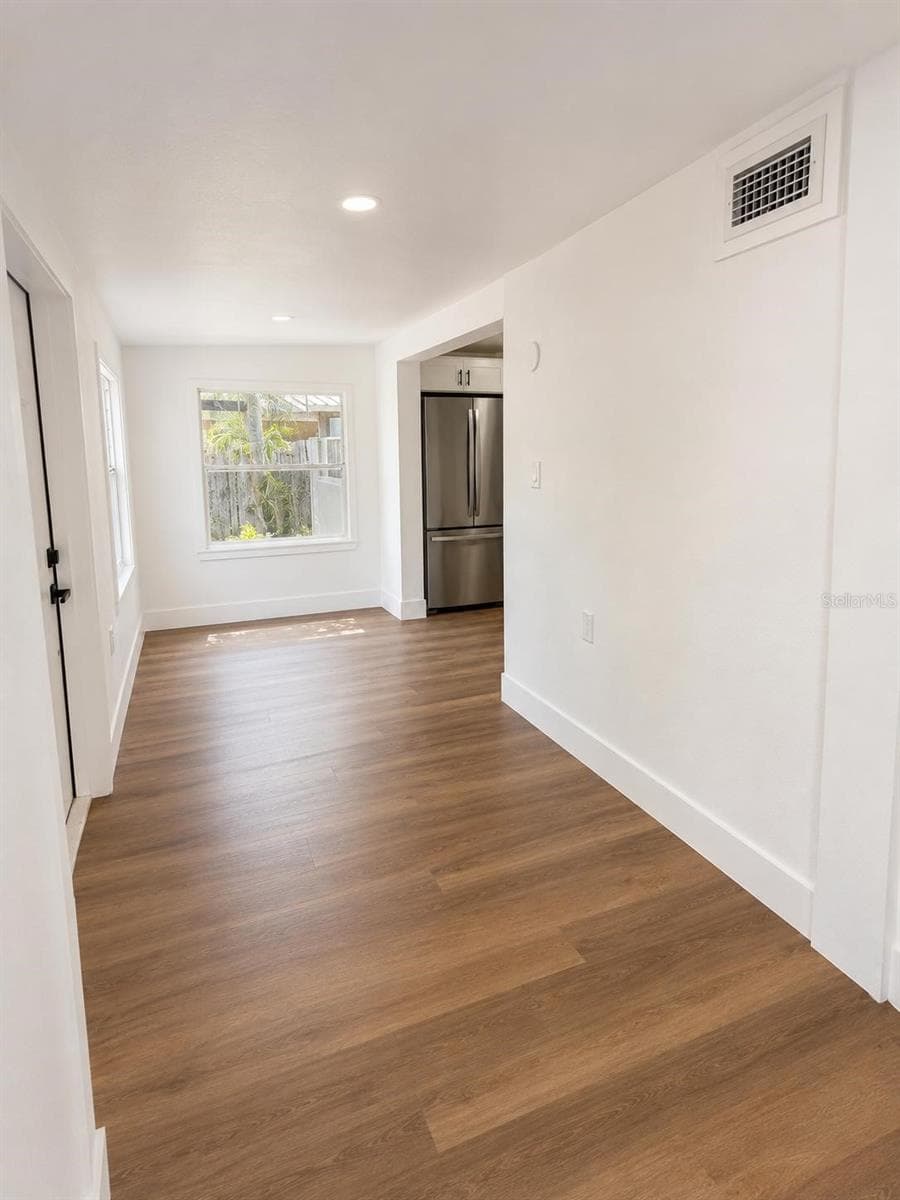 7211 James St photo 5