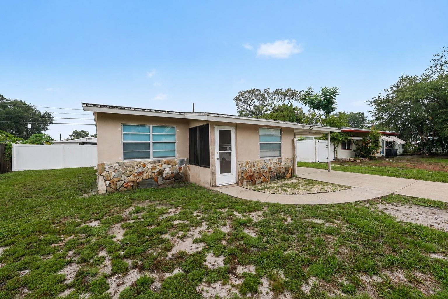 131 Emerald Ln photo 3
