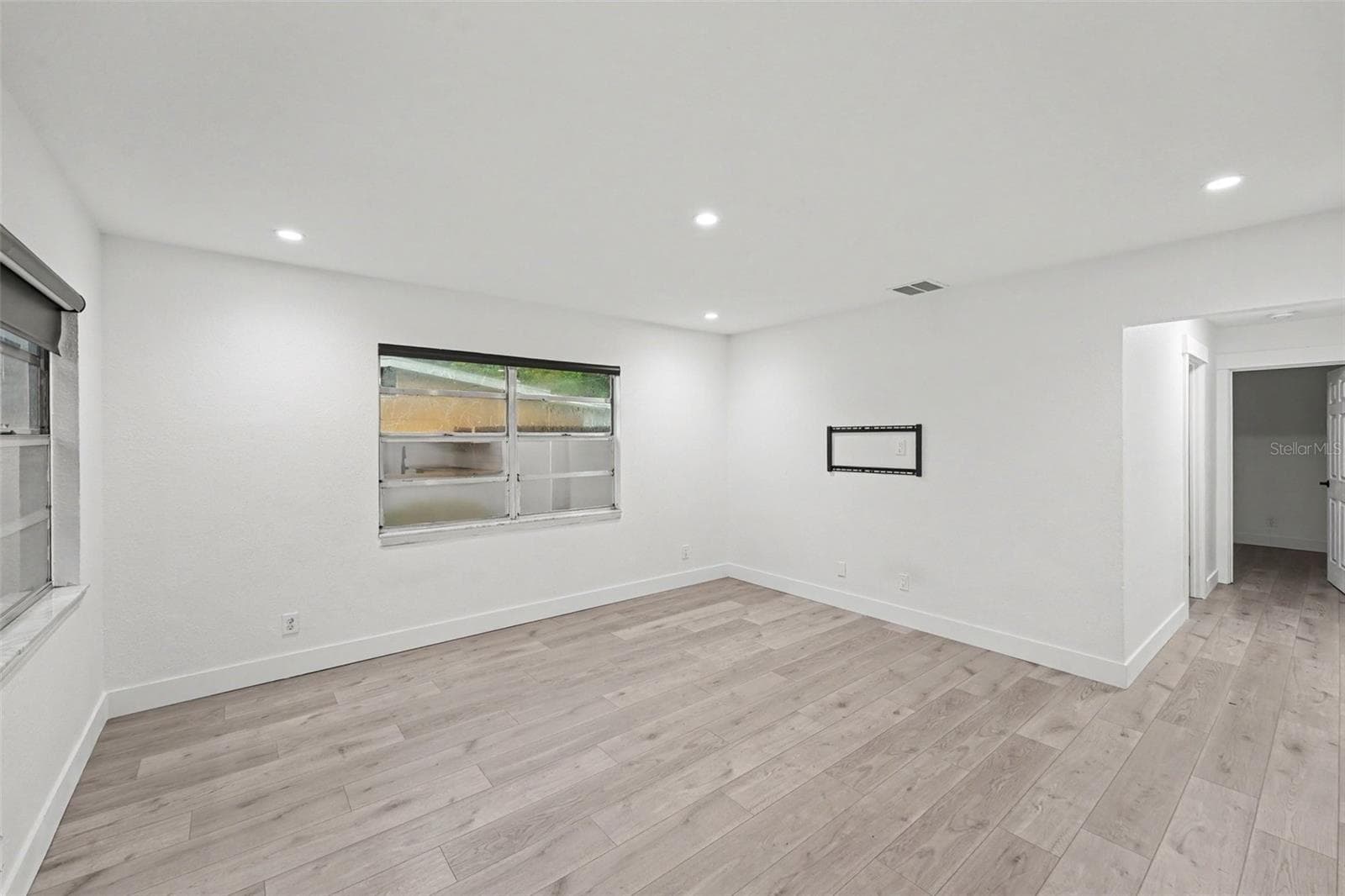 131 Emerald Ln photo 5