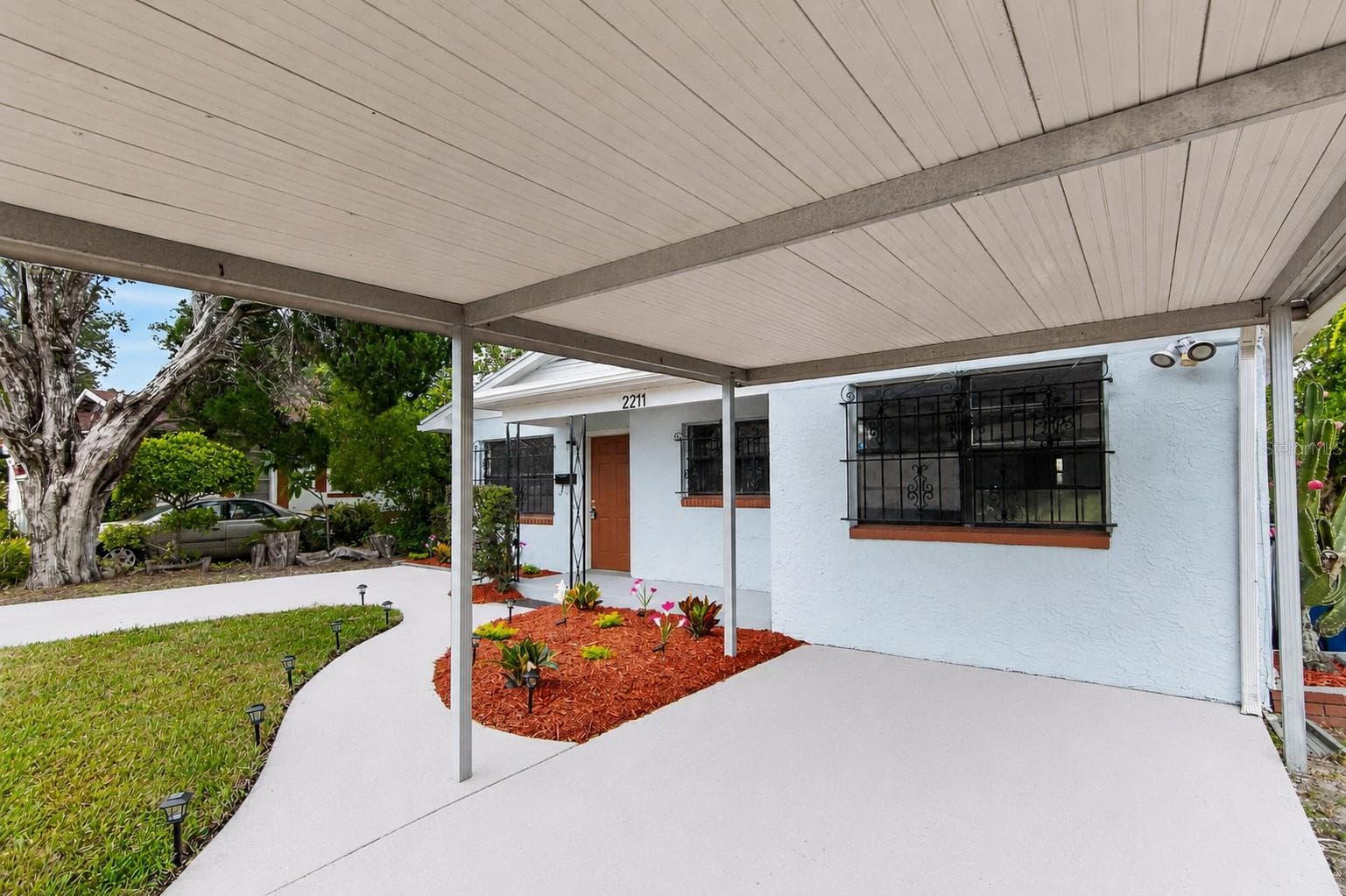 2211 Mallory Ave photo 3