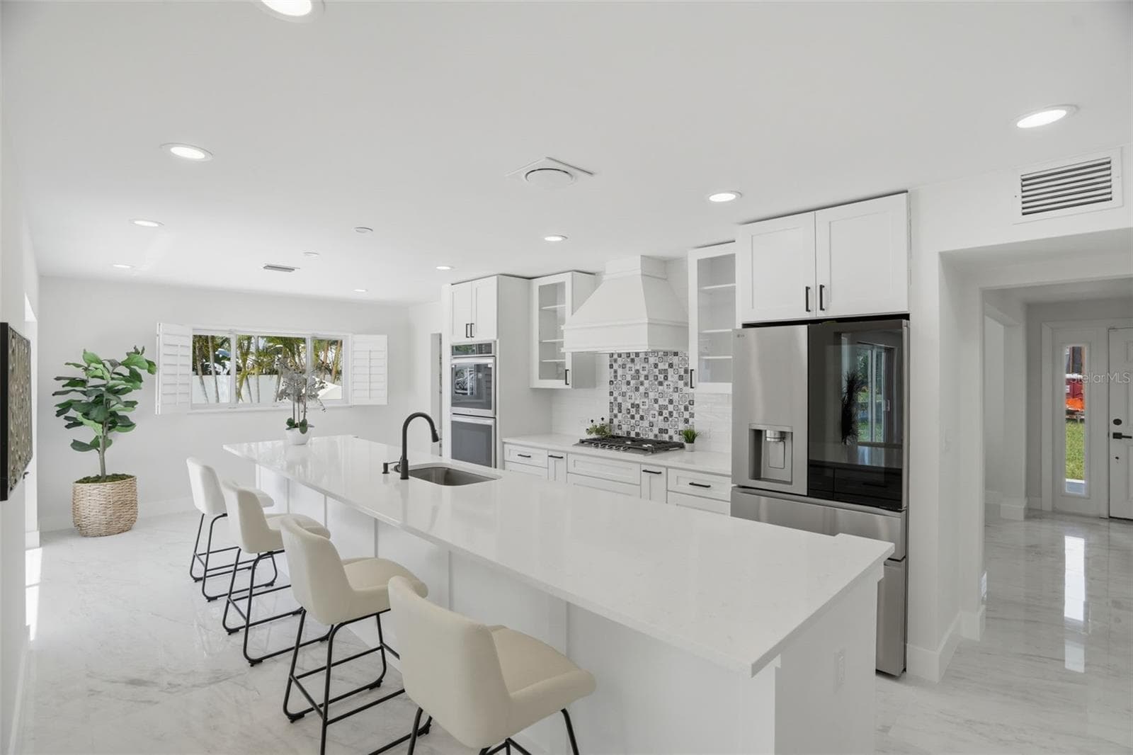 5101 Dover St NE photo 4
