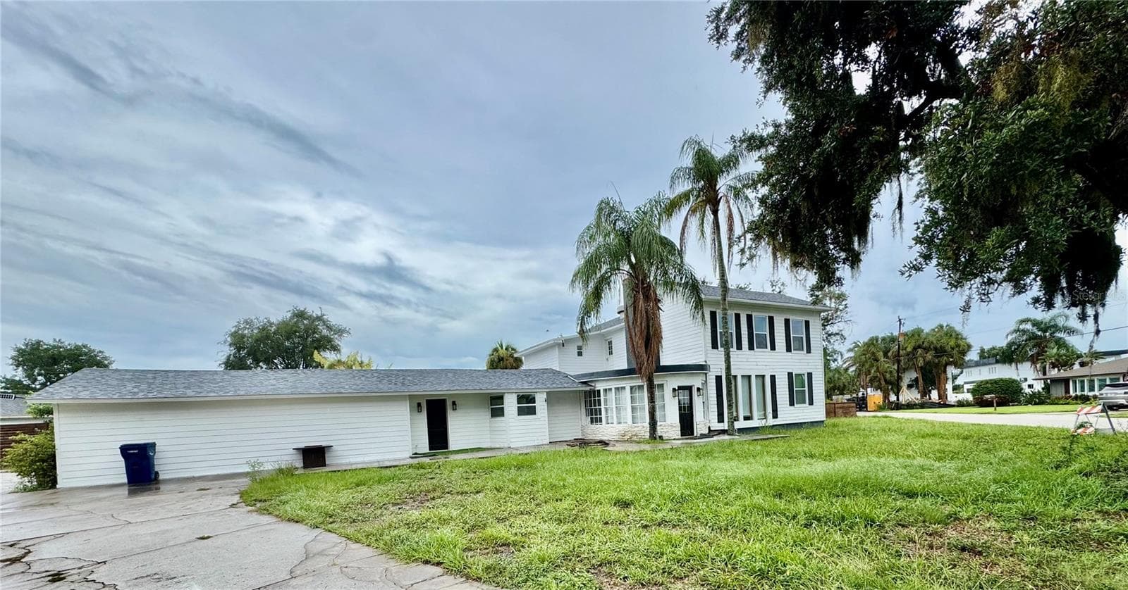 812 Tropical Dr photo 3