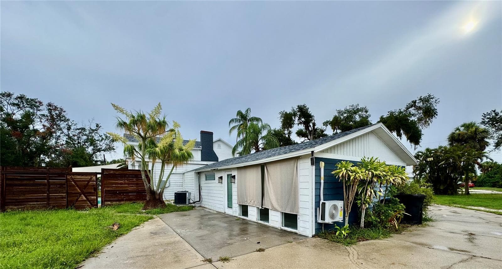 812 Tropical Dr photo 4