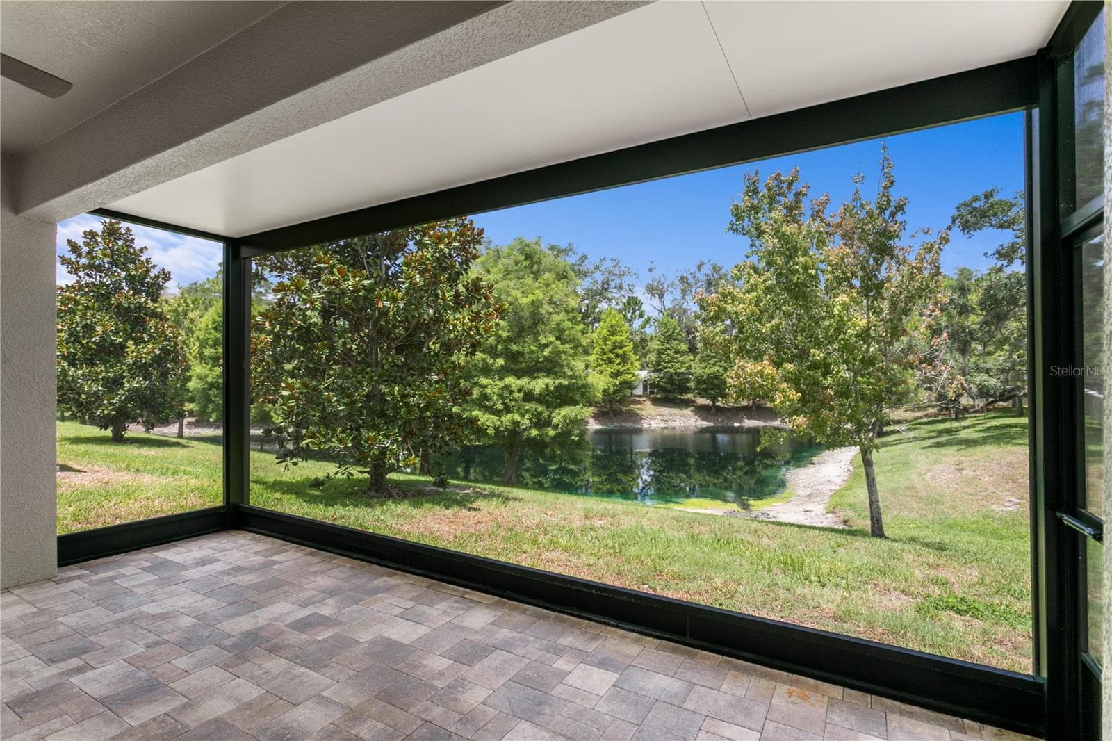 602 Ozona Village Dr photo 3