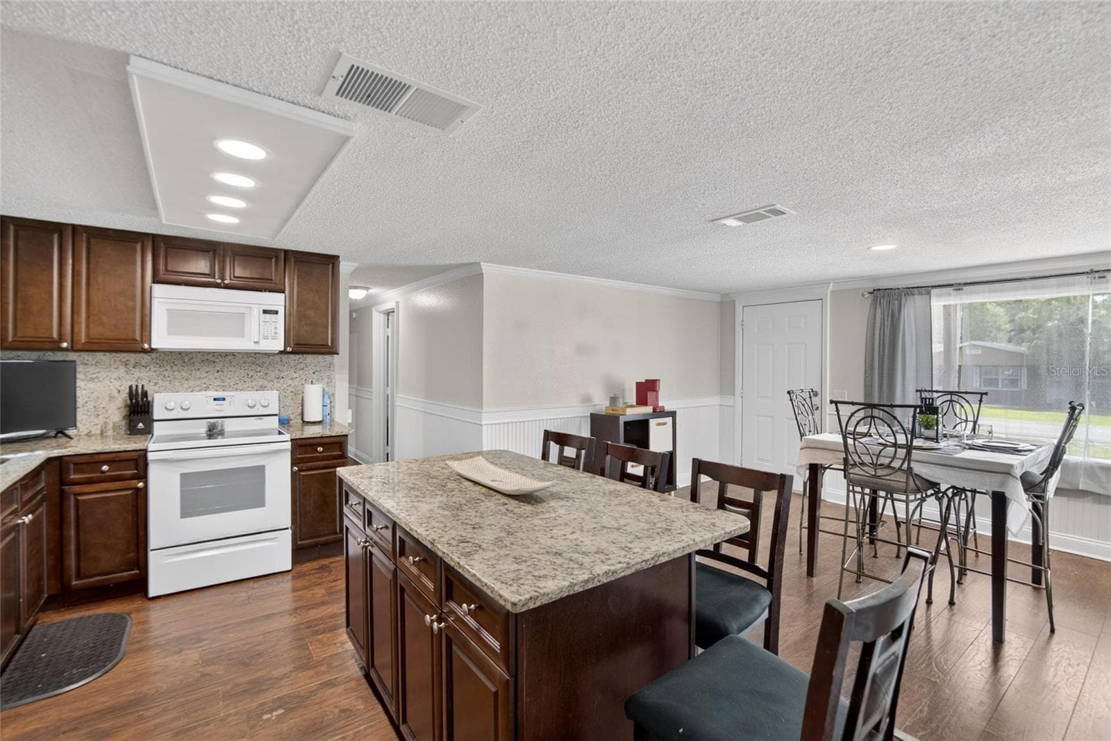 918 Jere Cir photo 4