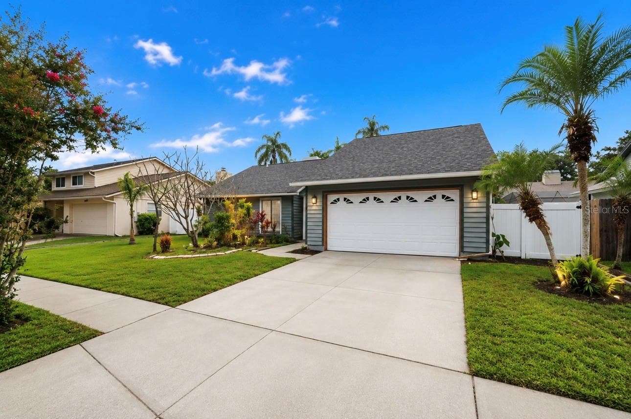 10906 Autumn Oak Pl photo 2