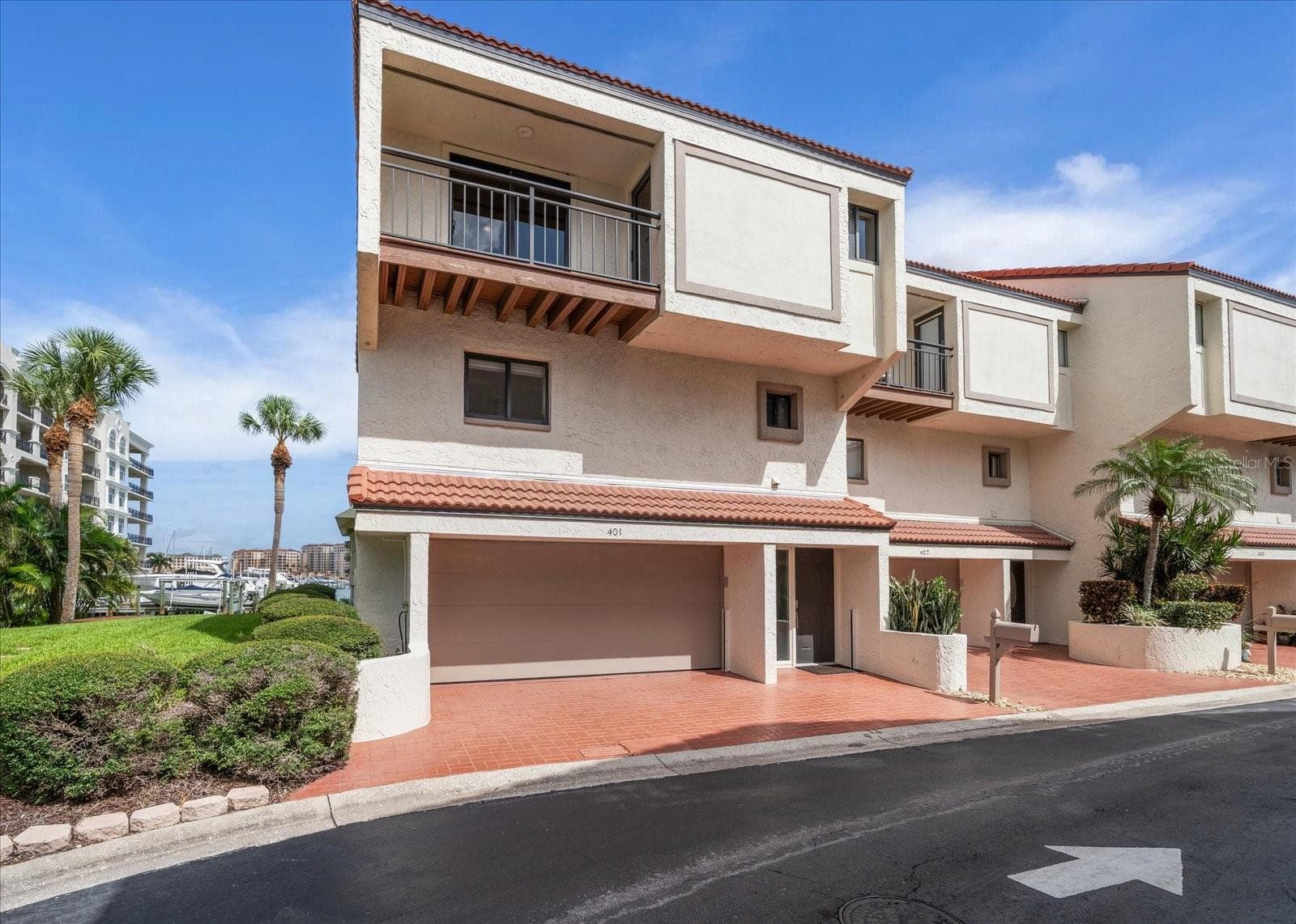 240 Windward Psge #401 photo 3