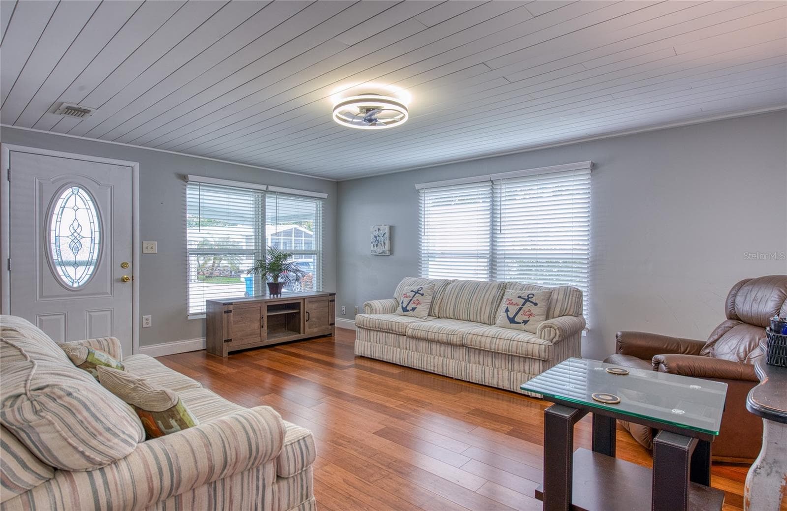 407 Dolphin Dr S photo 3