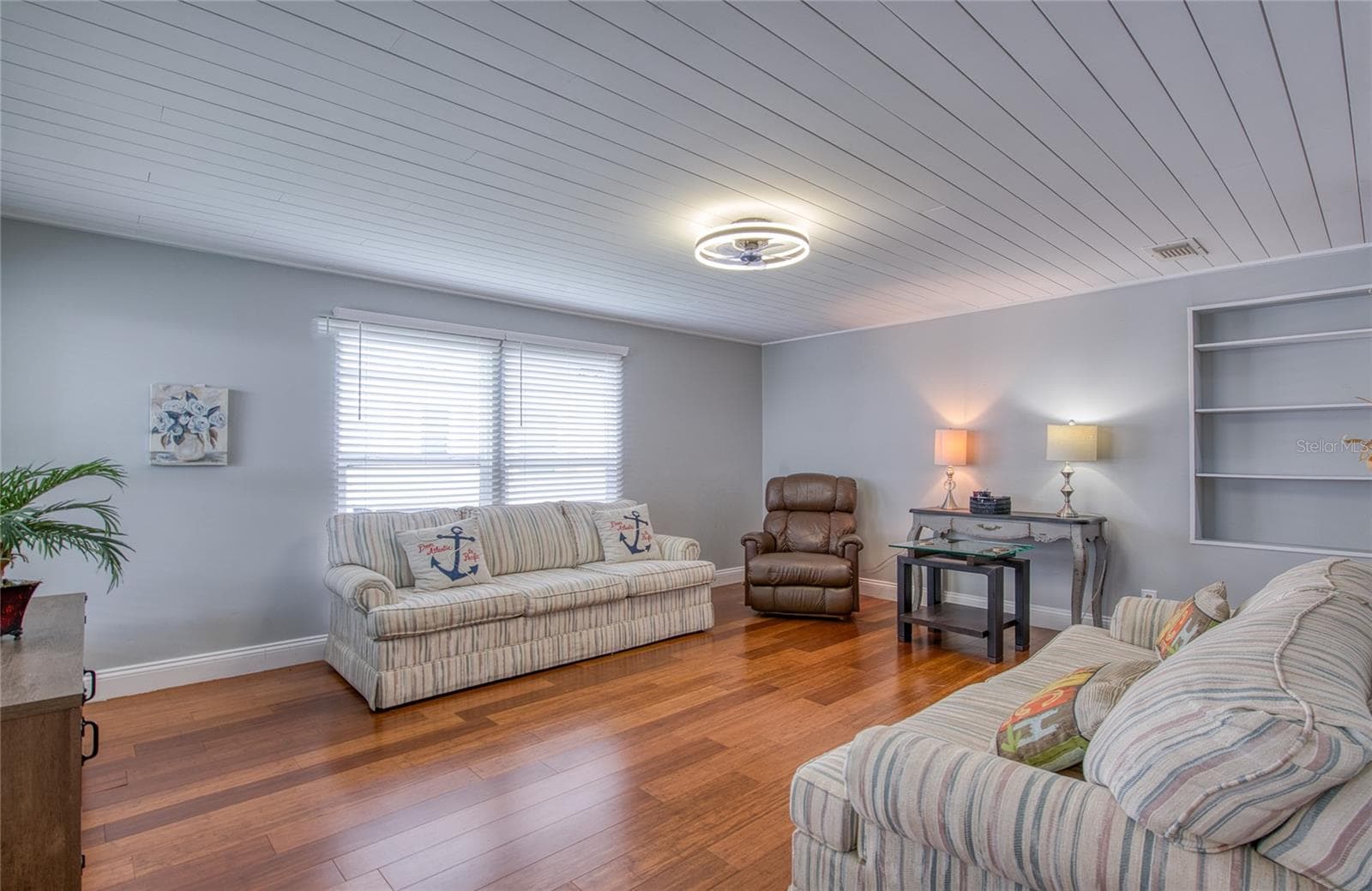 407 Dolphin Dr S photo 4