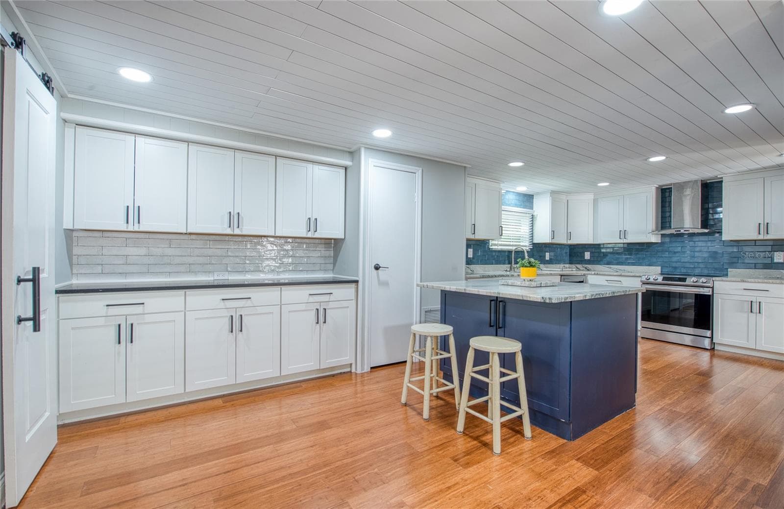 407 Dolphin Dr S photo 5