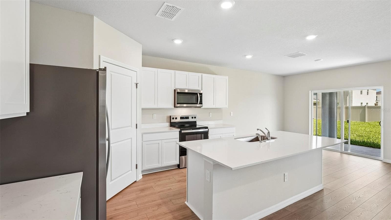 5724 Silver Moonlight Dr photo 3