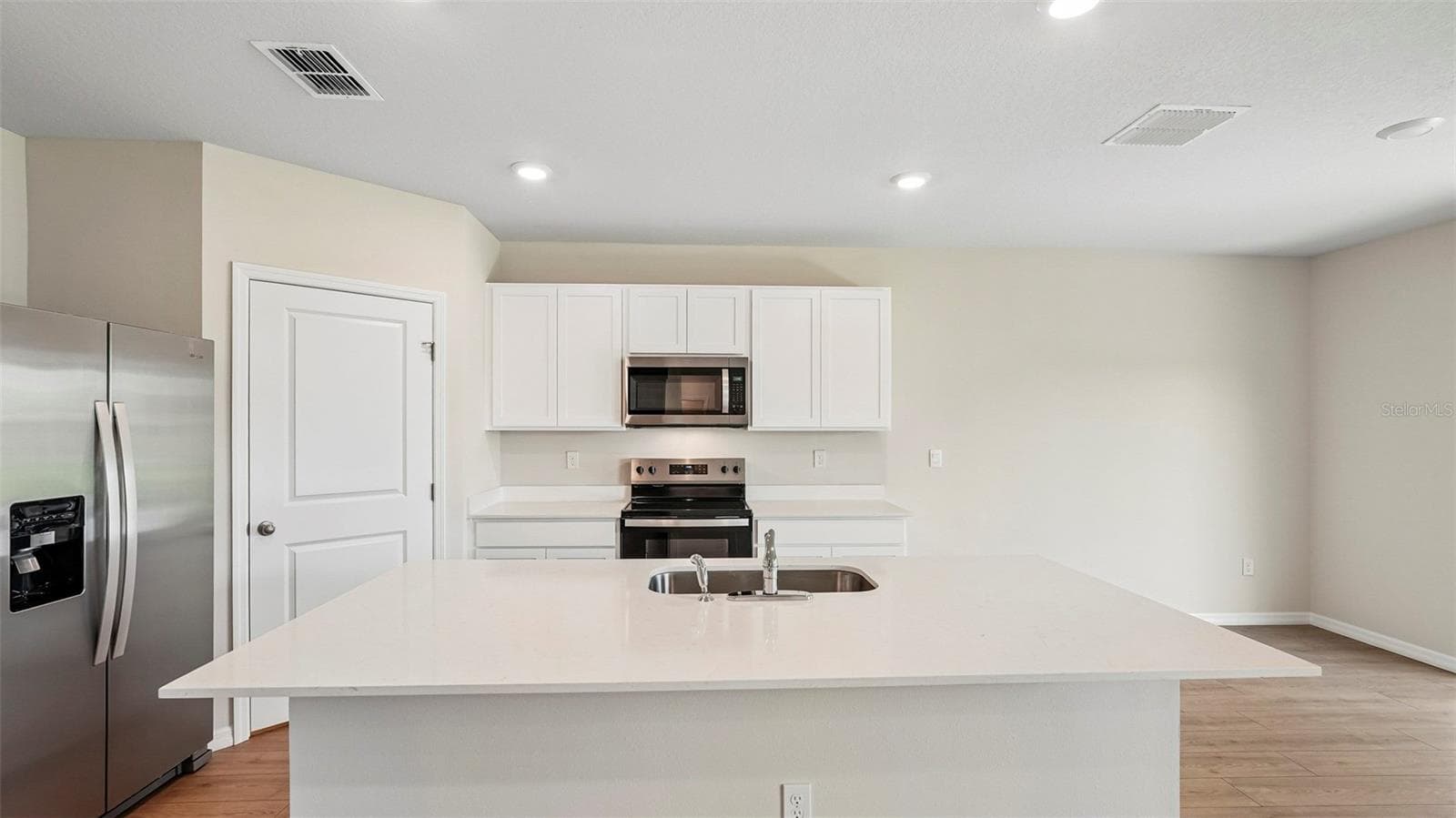 5724 Silver Moonlight Dr photo 4