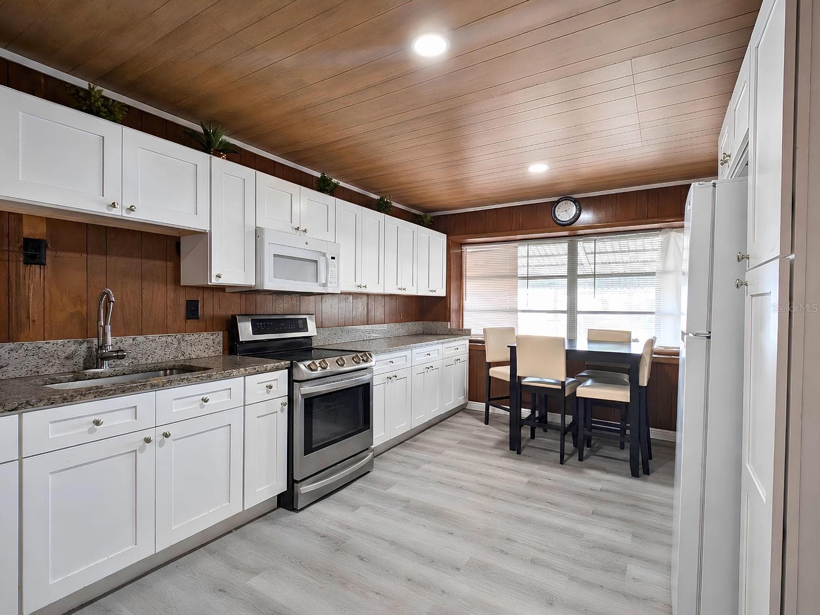 7101 Jeanne Ave photo 4
