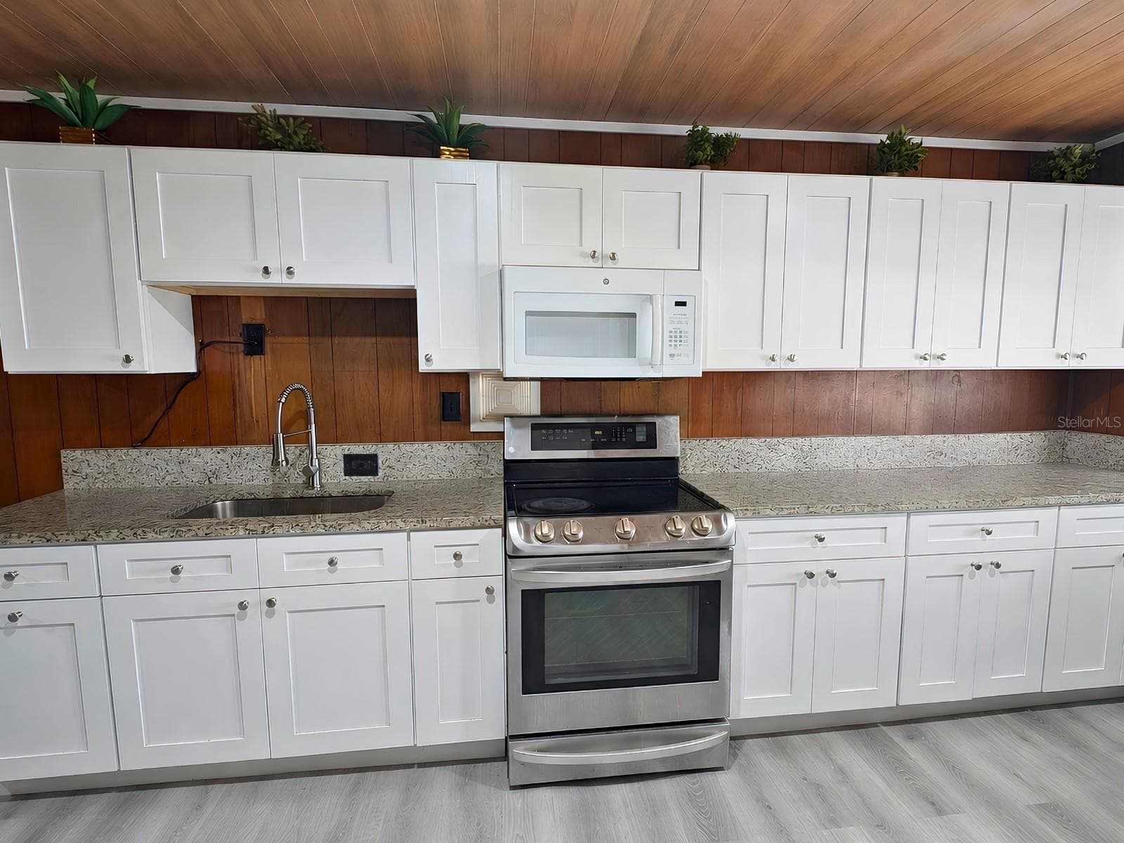 7101 Jeanne Ave photo 5