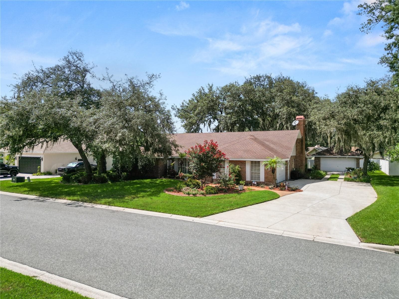 1626 Sherwood Lakes Blvd photo 2
