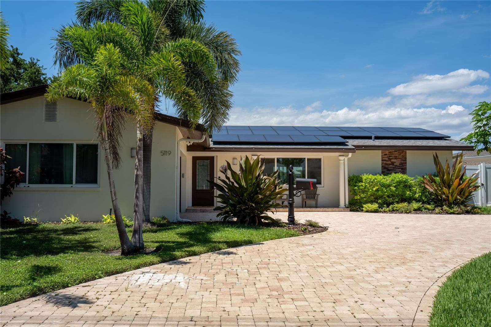 5119 Venetian Blvd NE photo 2