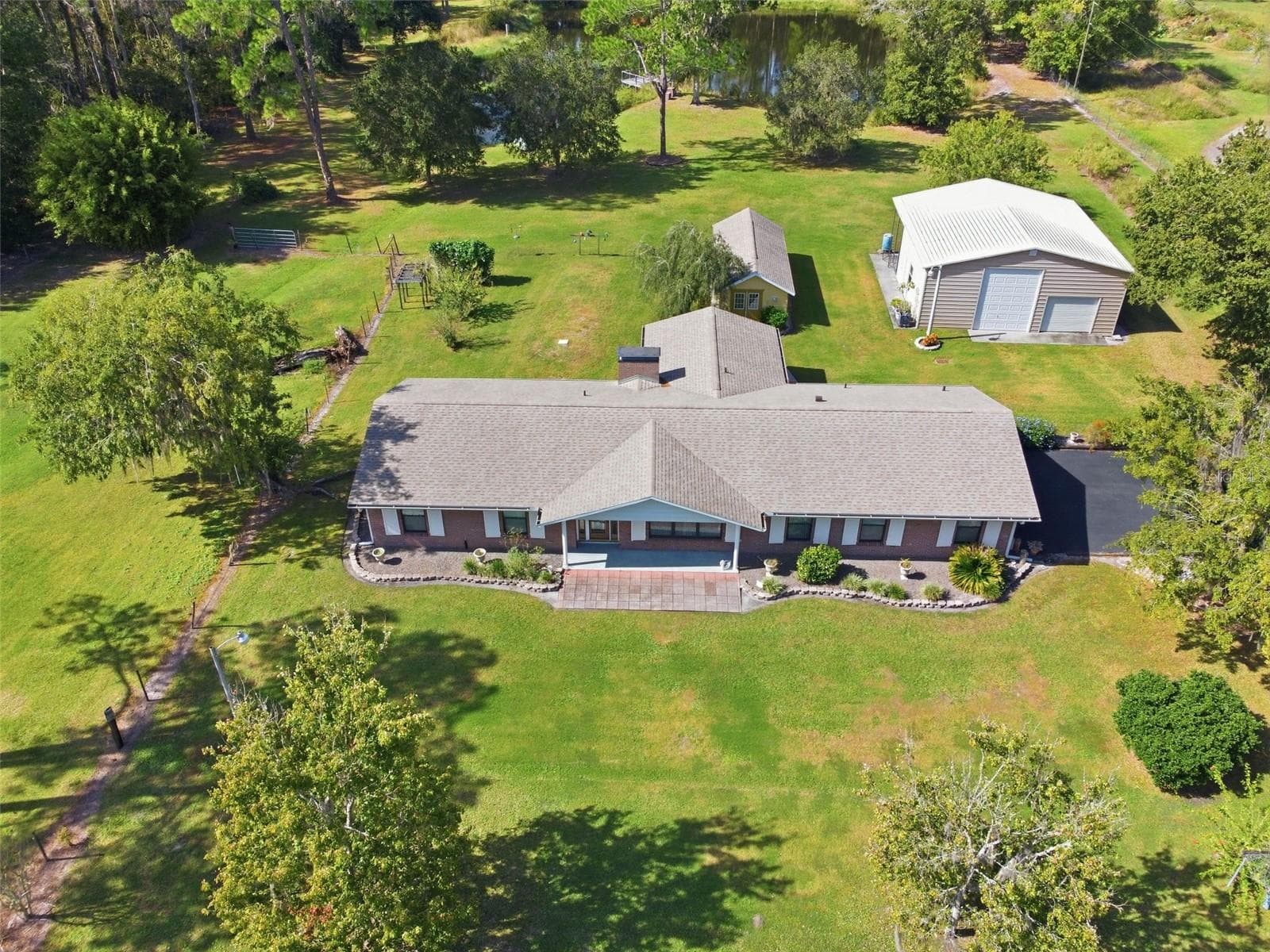 9240 Moore Rd photo 2