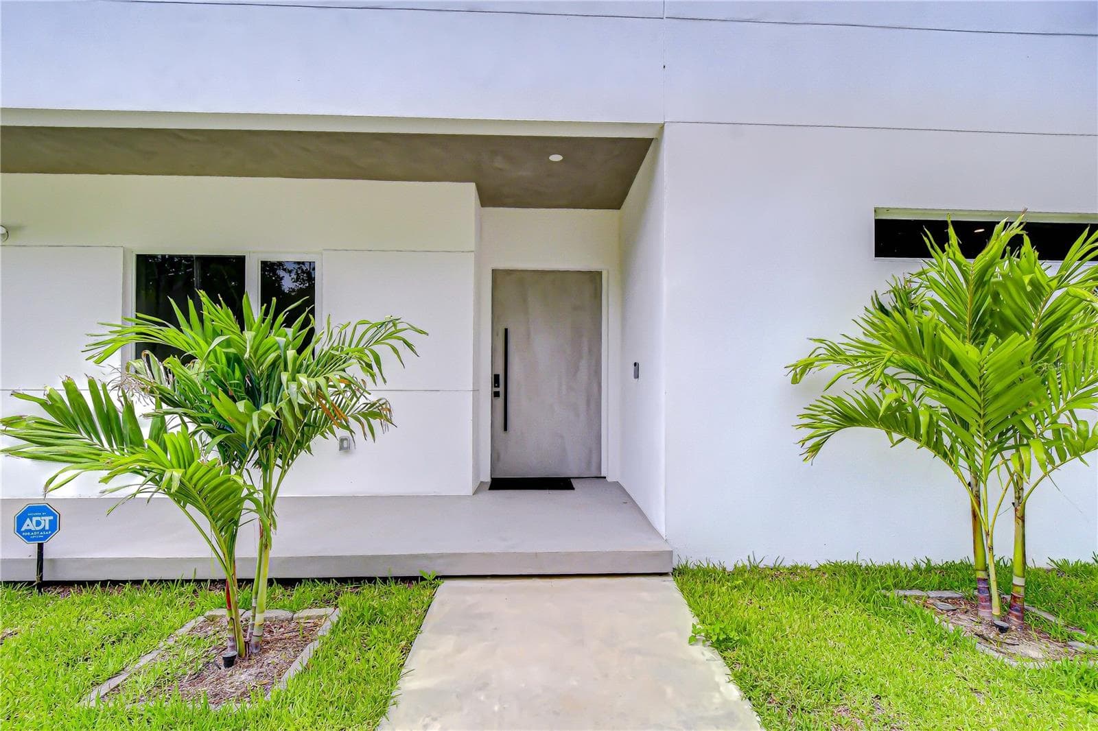 6805 New York Dr photo 2