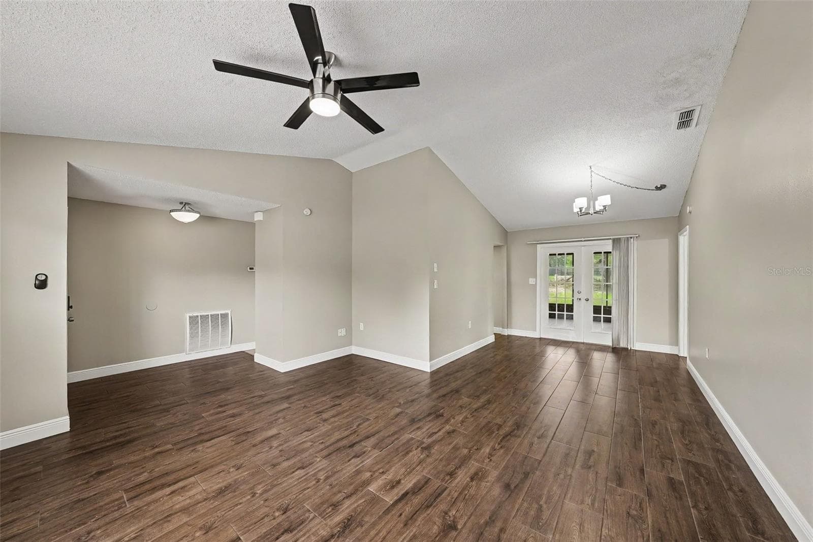 8009 Pagoda Dr photo 3
