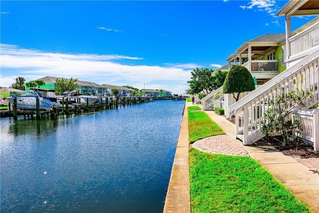 5020 Beach Dr SE #D photo 2