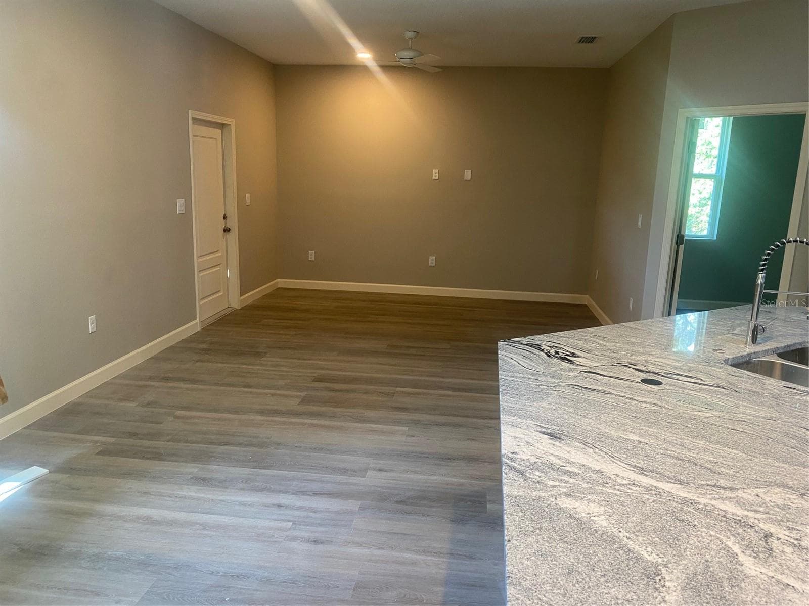 14910 Laurie Ln photo 3