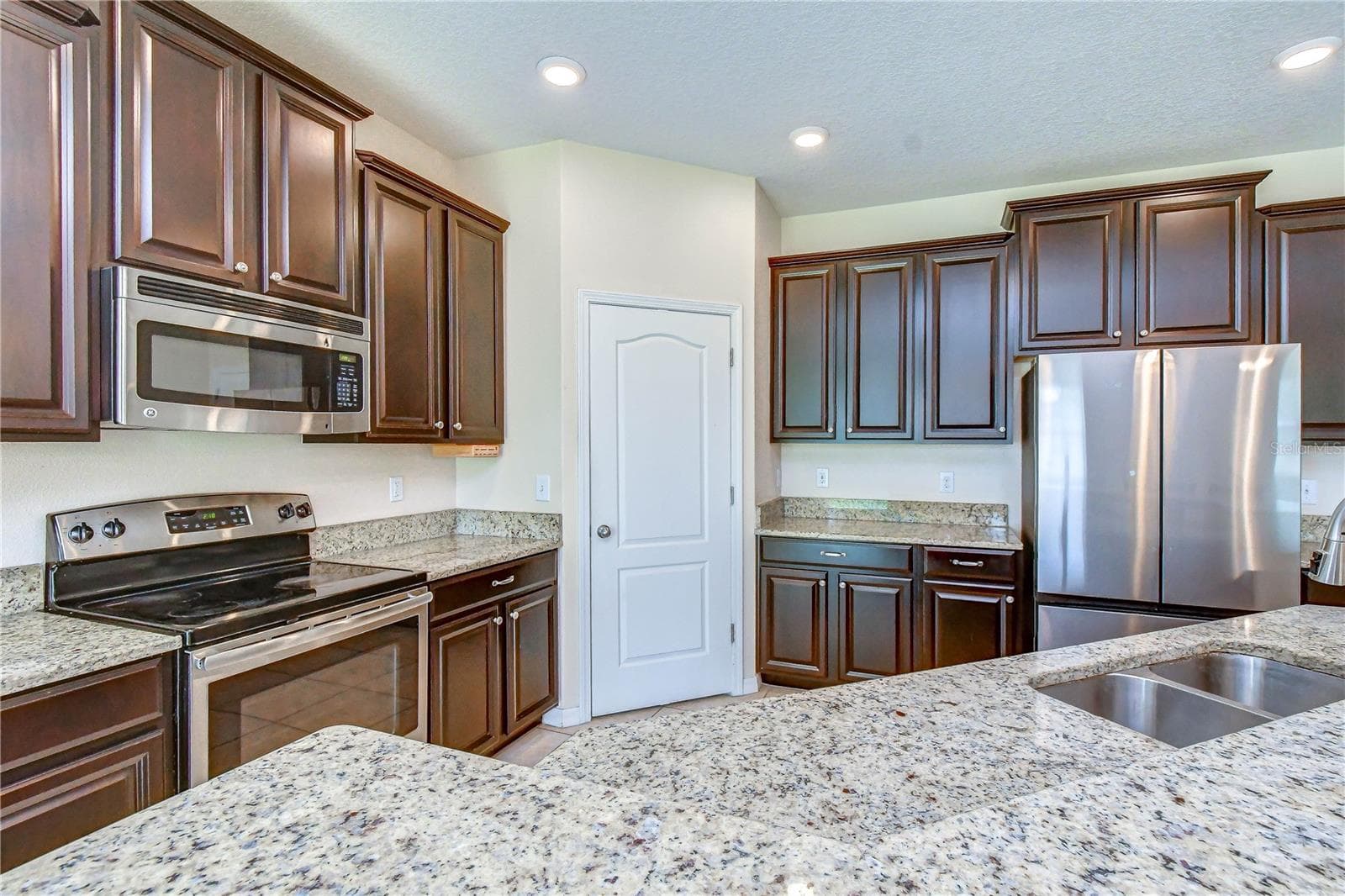 2451 Dakota Rock Dr photo 2