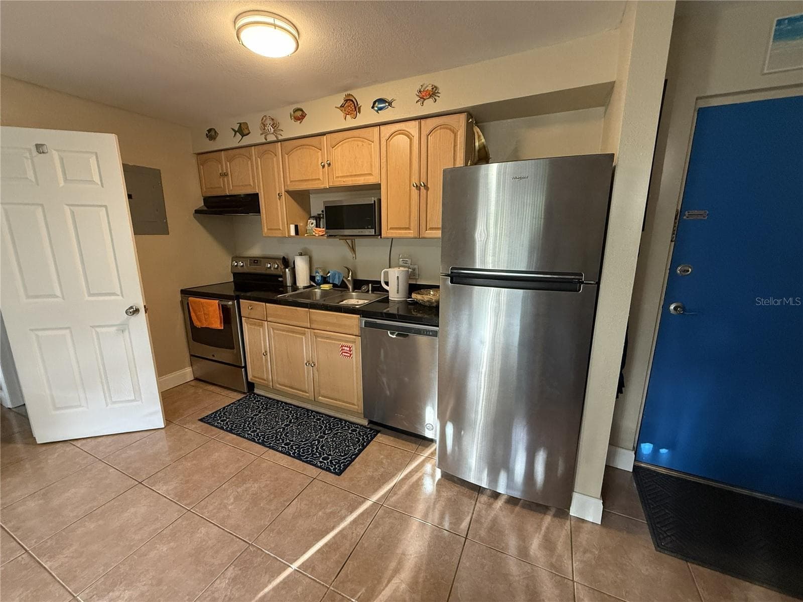 4215 E Bay Dr #1702B photo 5