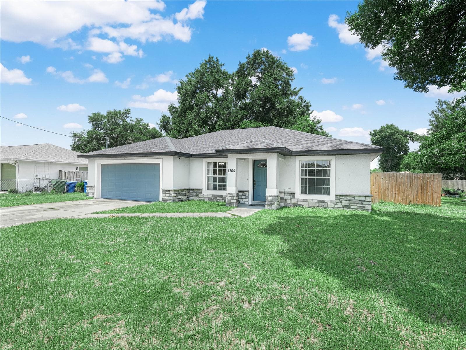 1705 Sandalwood Cir SW photo 3