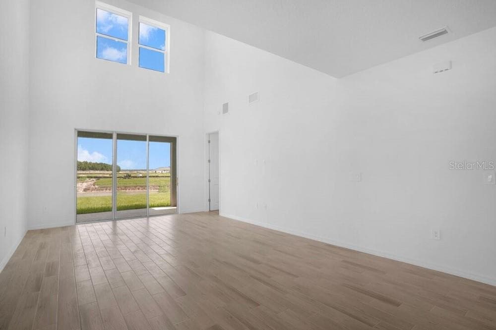 735 Steel Dr photo 3