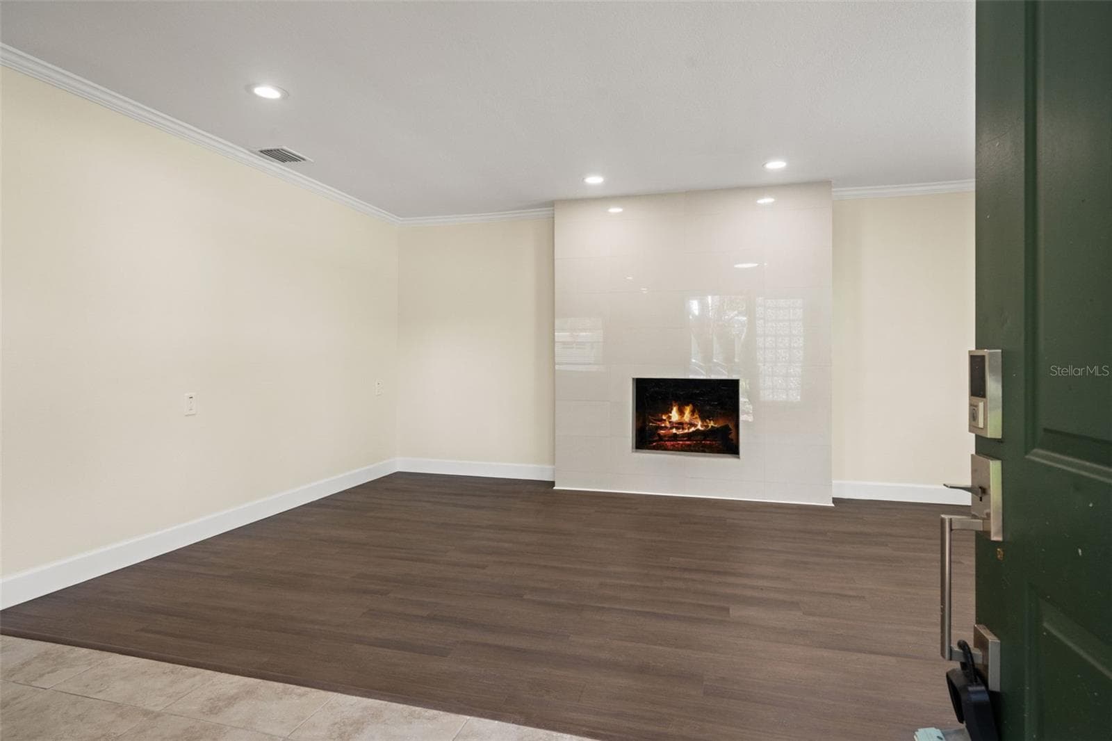 4247 Helena St NE photo 5
