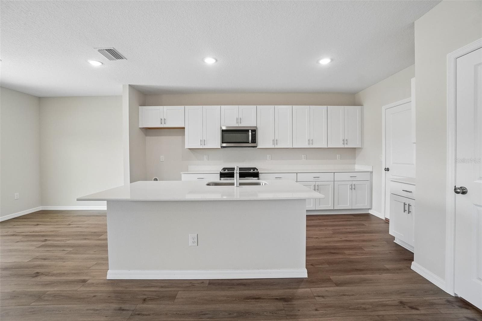 36564 Sagemoor Dr photo 2