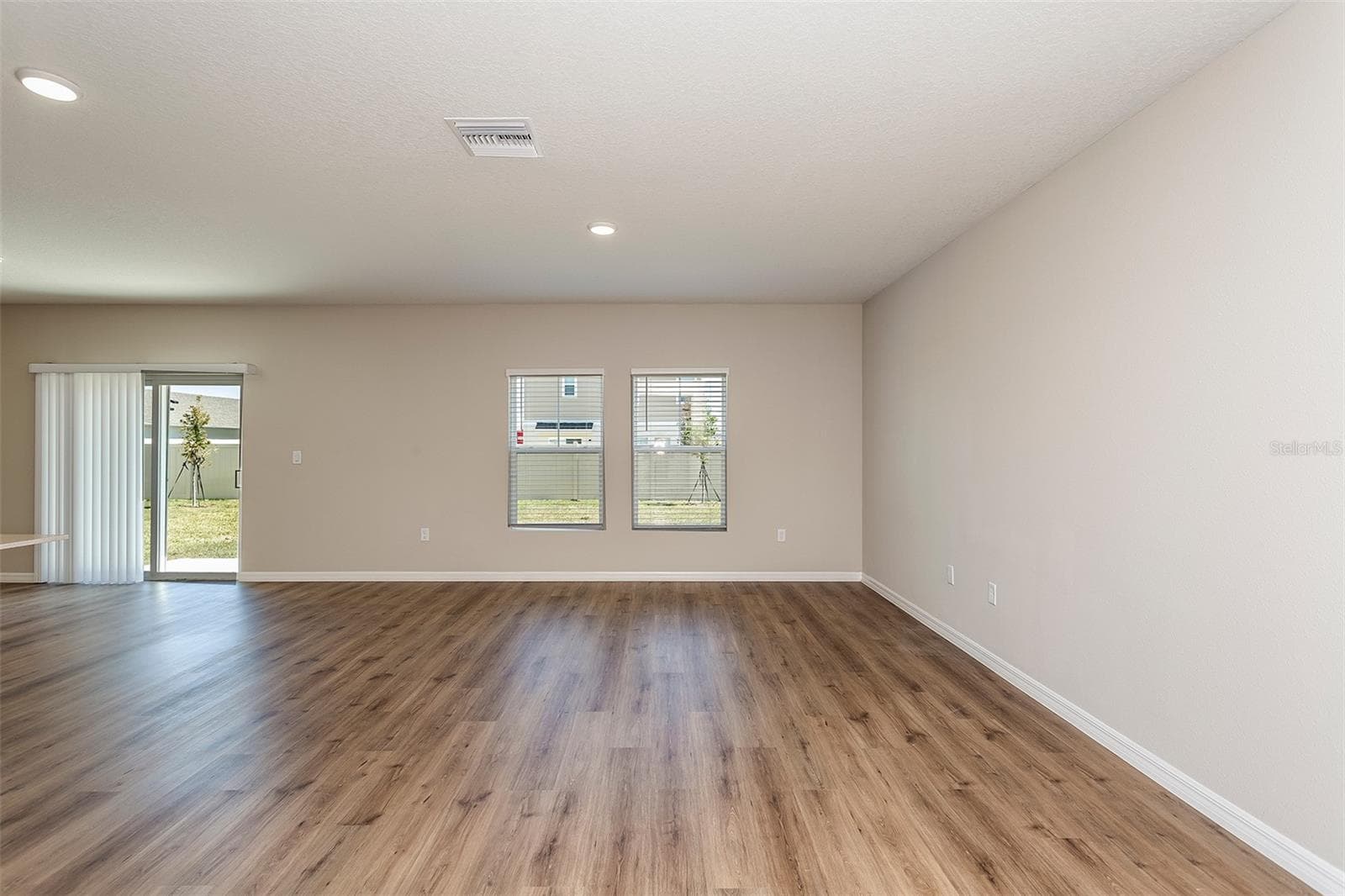 2127 Lawson Way photo 3