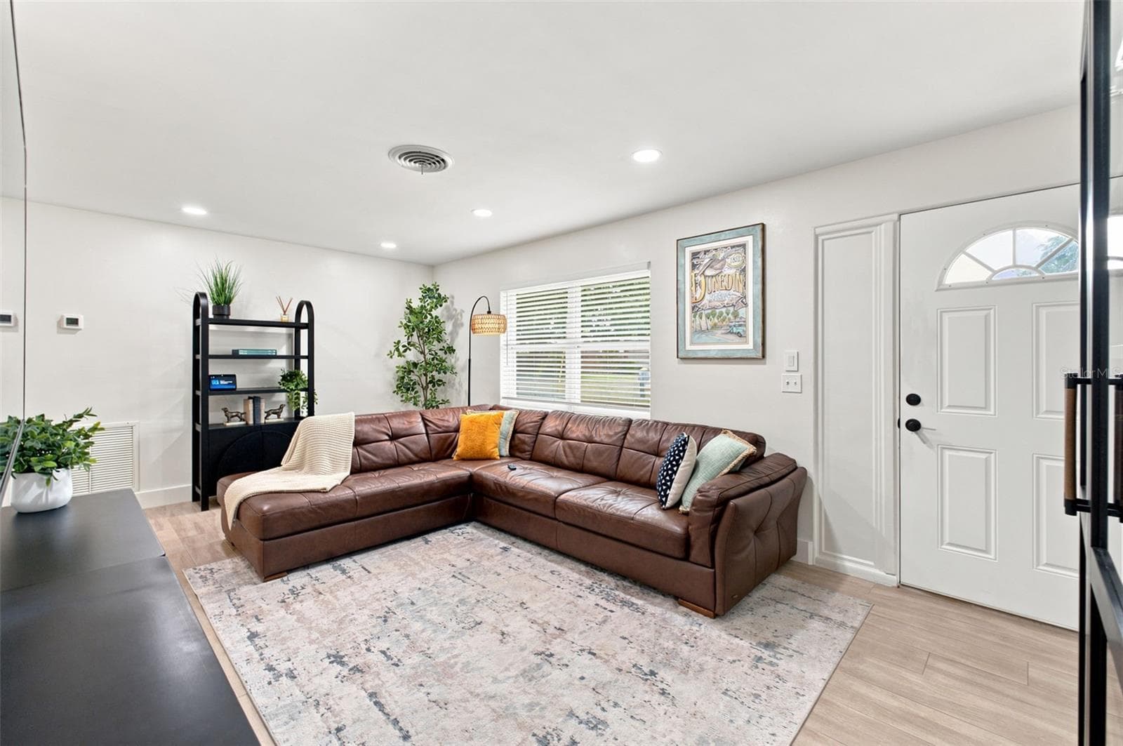 2048 Jefferson Ave photo 4