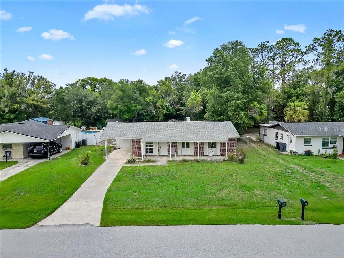 5810 Driftwood Dr photo 2