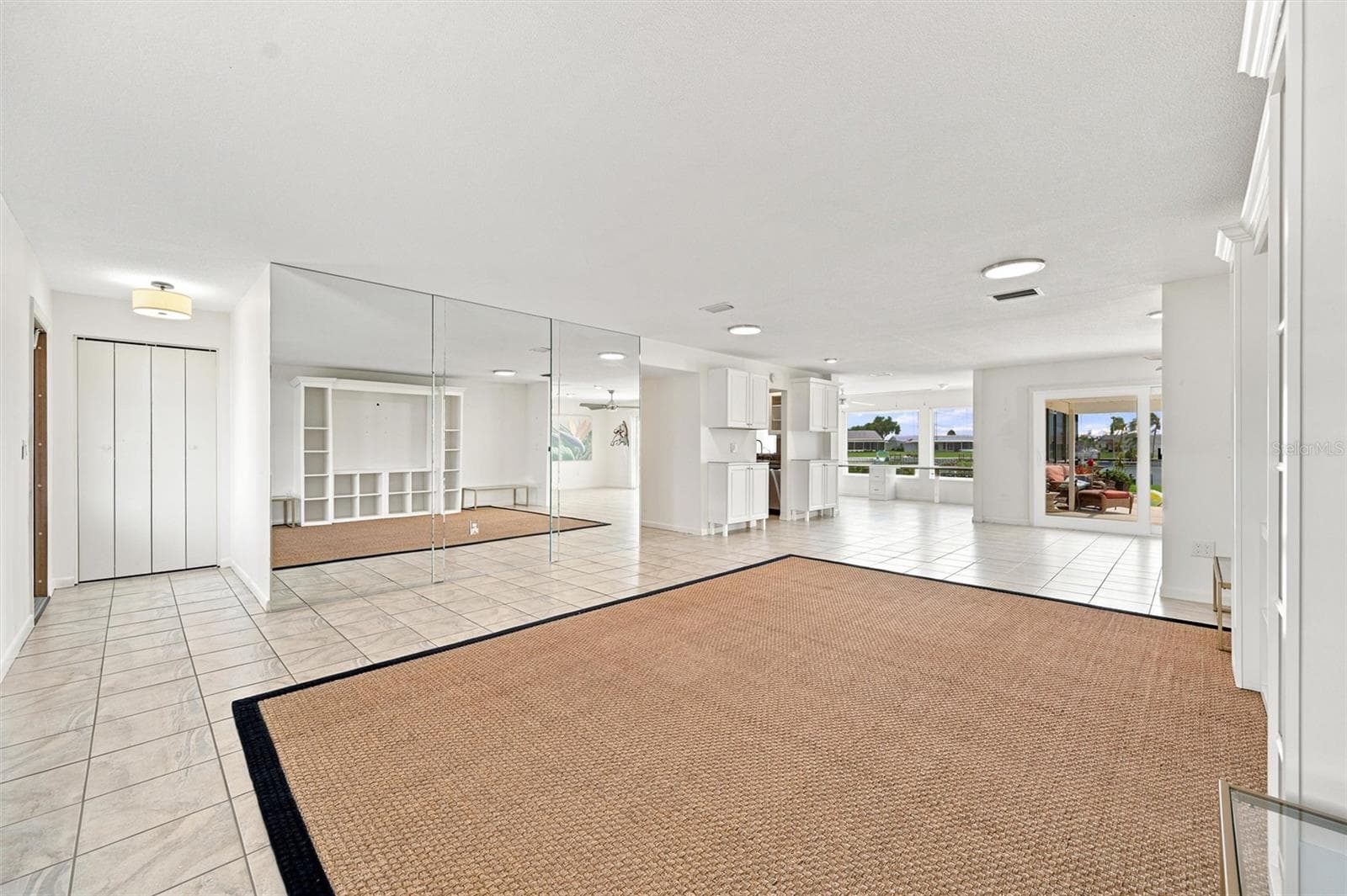 1811 Milford Cir photo 5
