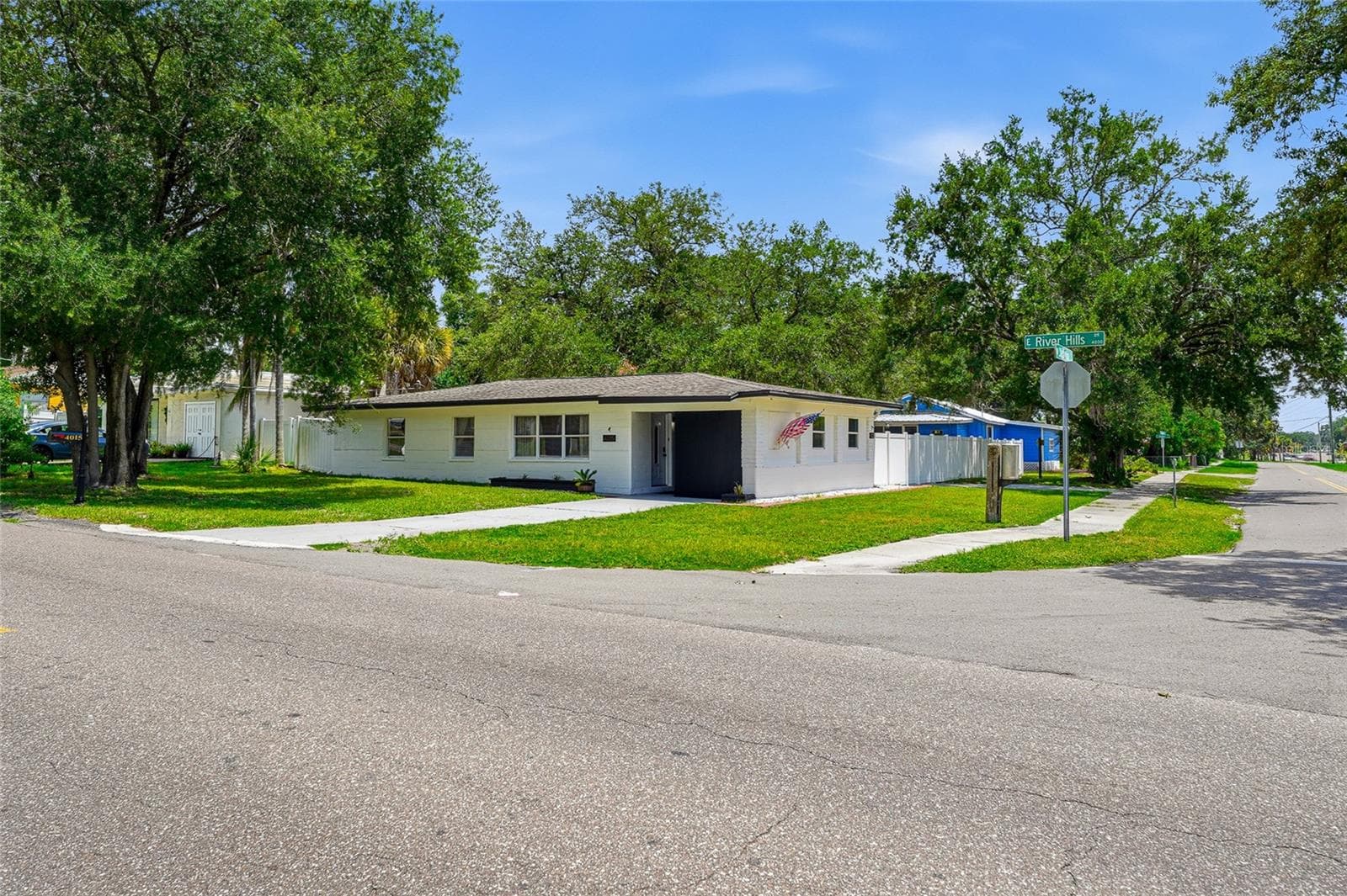 4015 River Hills Dr photo 3