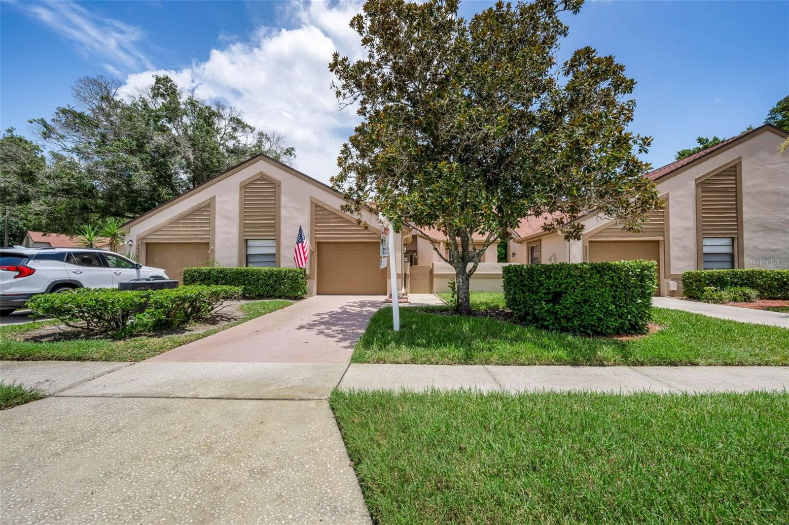 3477 Hillmoor Dr photo 2