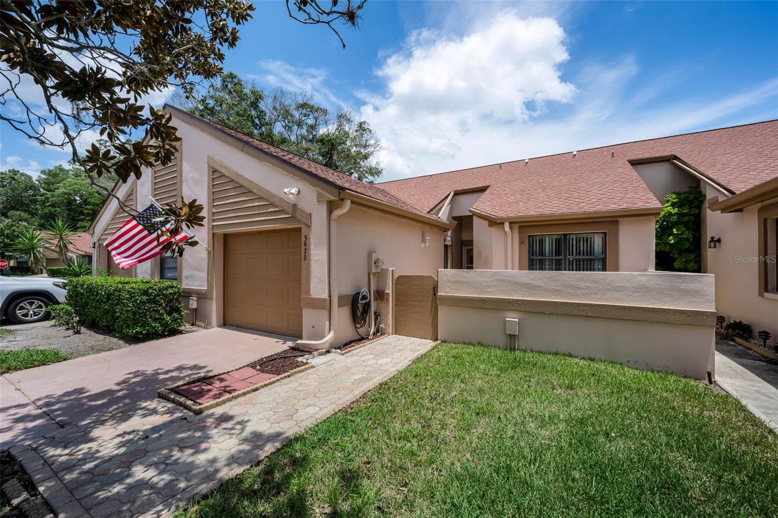 3477 Hillmoor Dr photo 4