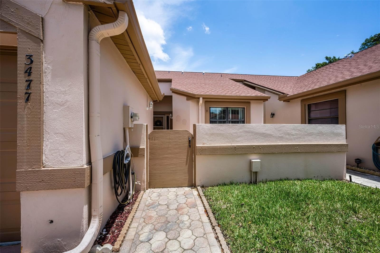 3477 Hillmoor Dr photo 5