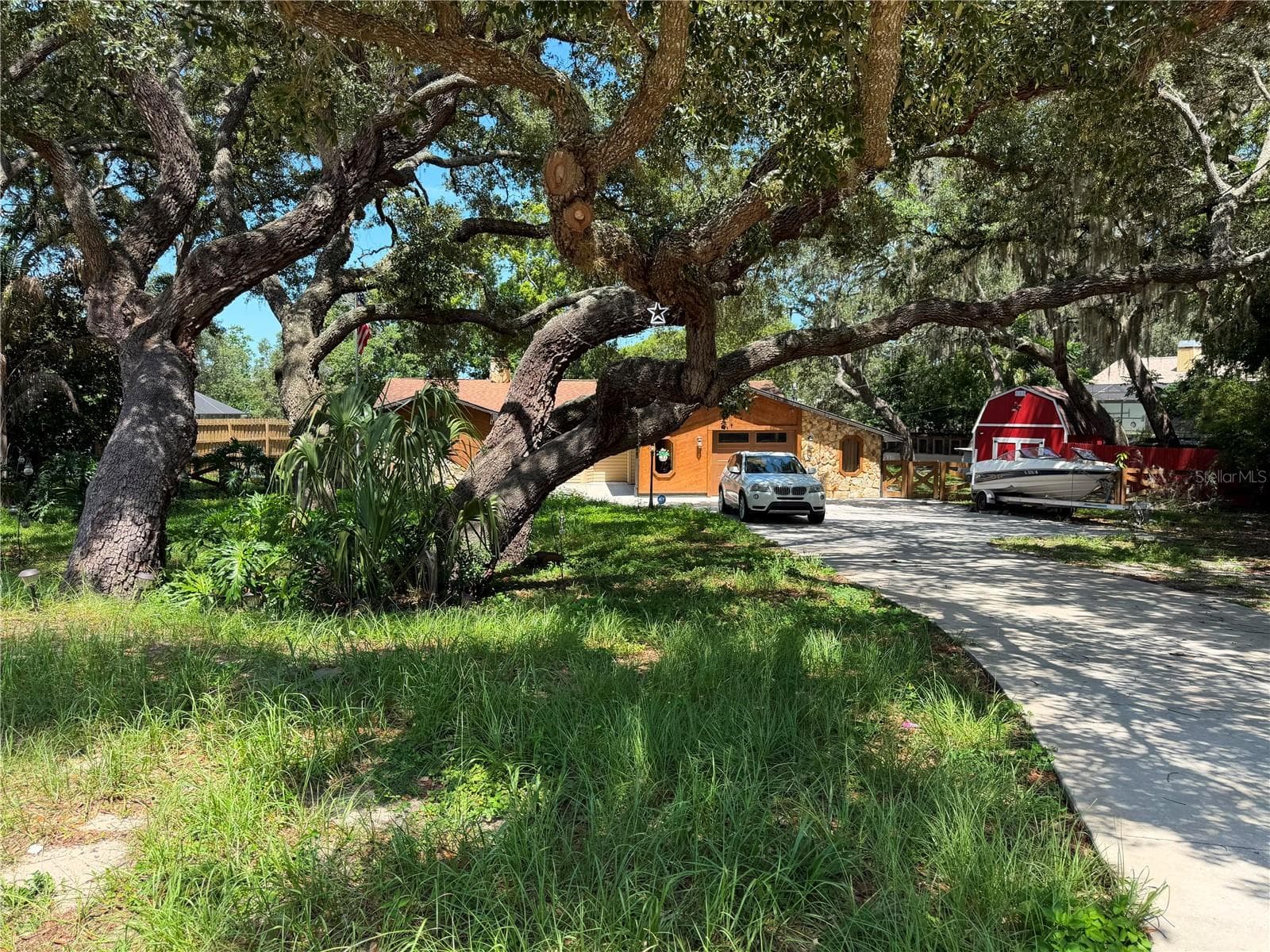 325 Gulfport Ln photo 2